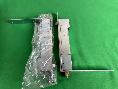 H.B. IVES Selbstverriegelnde Bündigschraube massiv Messing PR356 B3 mit heller Messingoberfläche - Bild 12 von 18