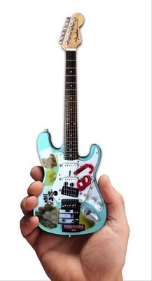 Green Day - Axe Heaven Billie Joe Armstrong 70's BJ Blue Mini