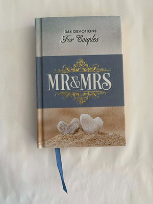 Mr. & Mrs. 366 Devotions for Couples Enrich Your Marriage and Relationship - NEW