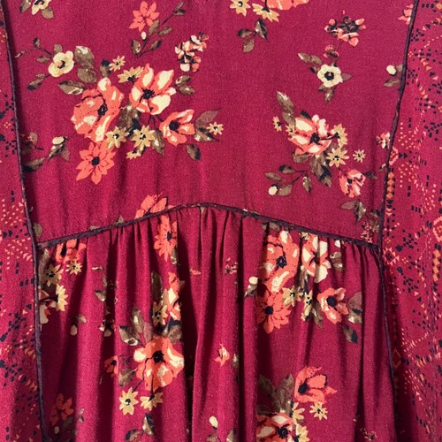Blusa Top Maurice's Estampado Floral Manga Larga Cuello en V Roja Mediana - Imagen 3 de 5