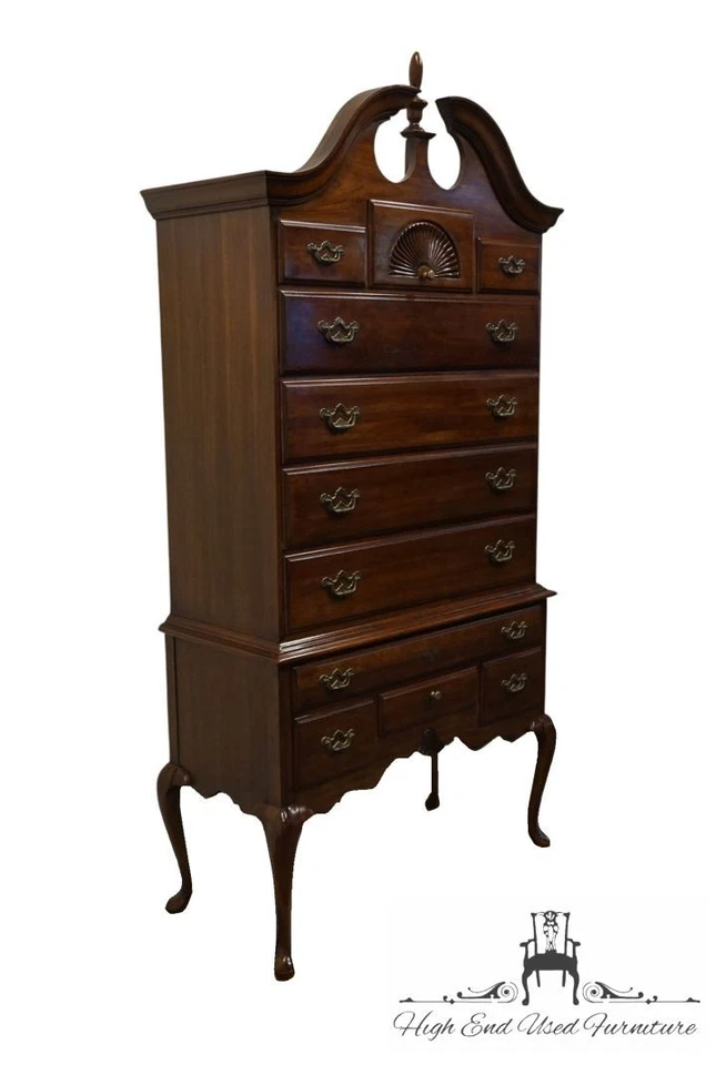 THOMASVILLE MUEBLES Coleccionista Cereza Estilo Tradicional 41" Pedimento Alto... Foto 2 de 4