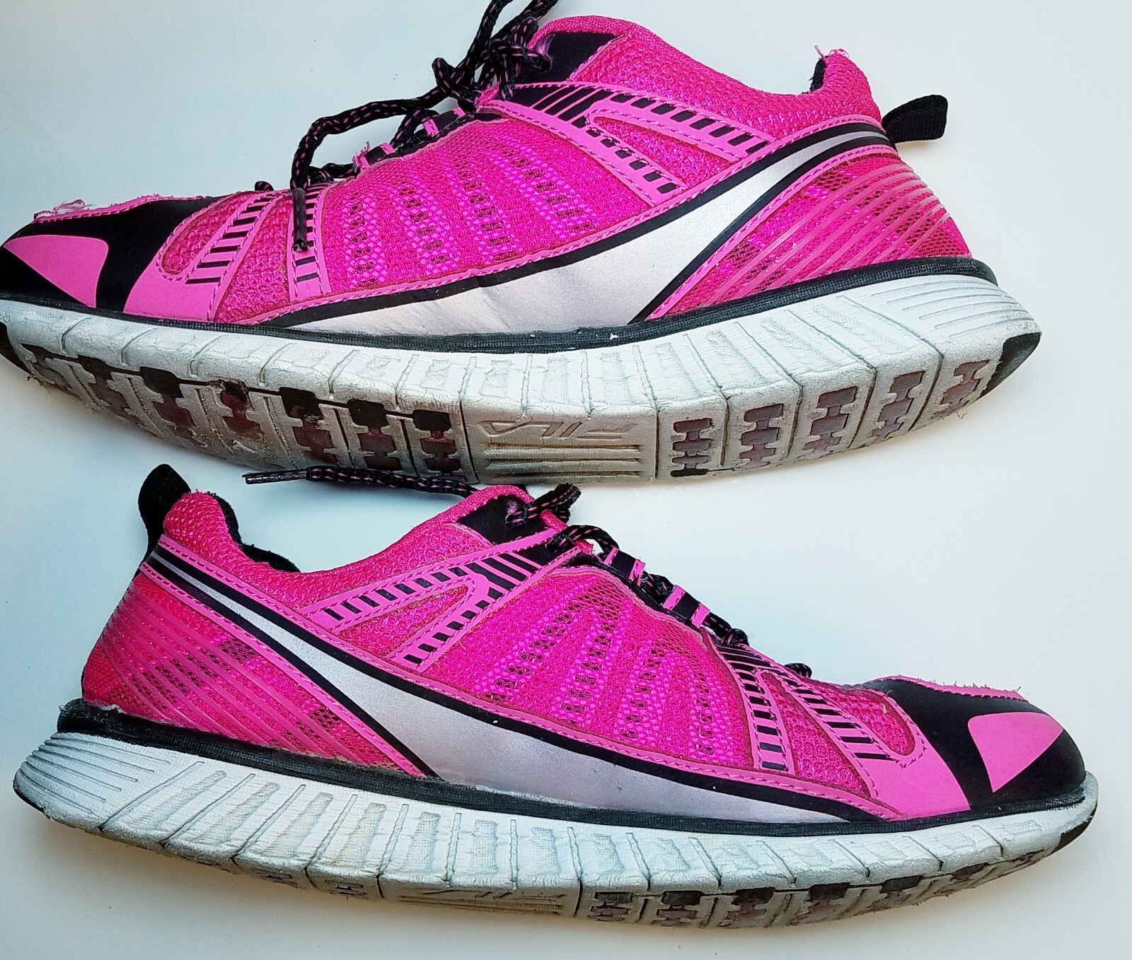 fila black and pink shoes