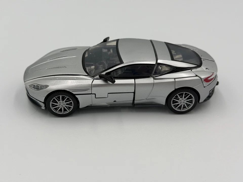 TRANSFORMERS STUDIO SERIES 39 DELUXE CLASS COGMAN - Image 4 of 4