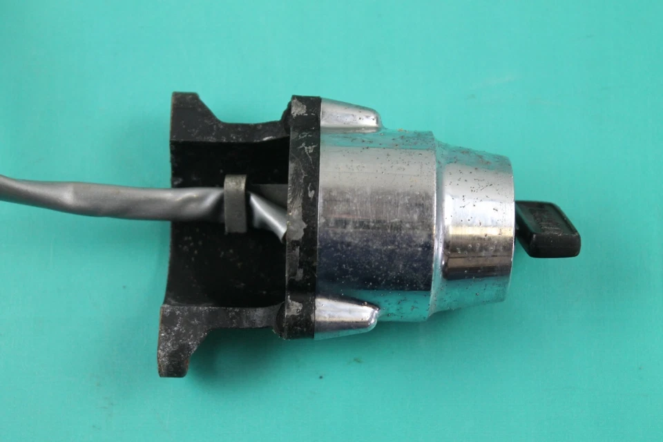 Yamaha AT1 125 1971 Enduro interruptor de encendido y llave 233-83973-00-94 Foto 4 de 4