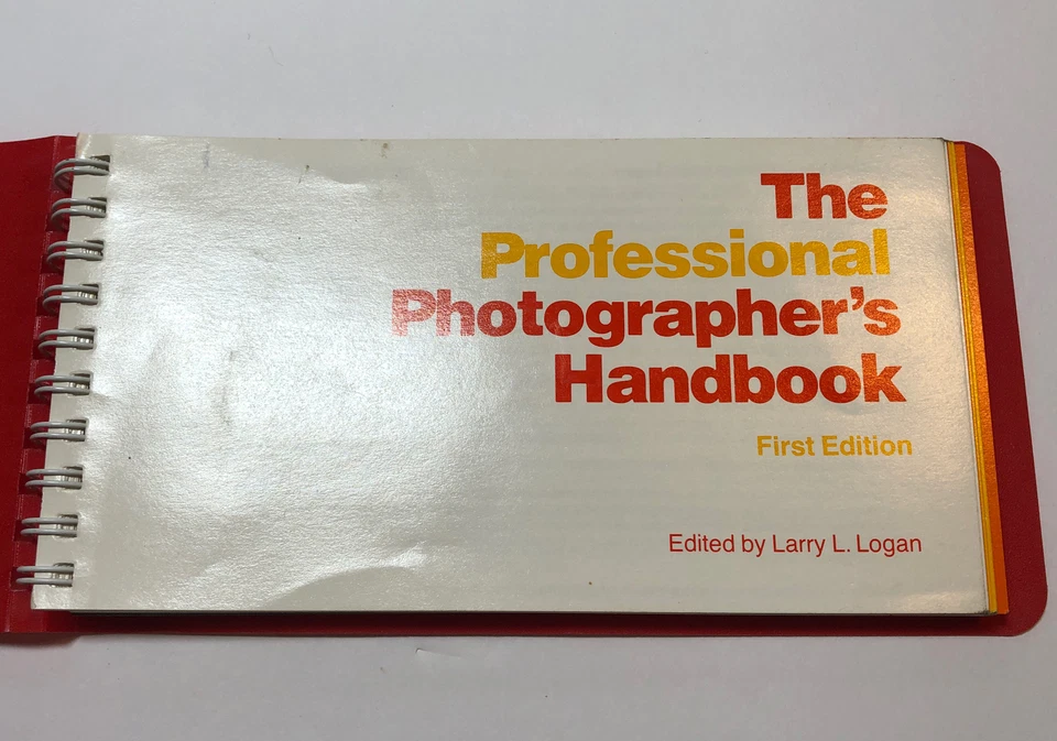 The Professional Photographer’s Handbook Primera Edición Ed. Por Larry L. Logan Foto 3 de 4