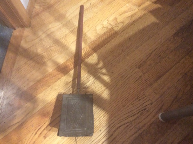 ANTIQUE METAL / SCREEN  STOVE FIREPLACE PRIMITIVE POPCORN POPPER w/ WOOD HANDLE