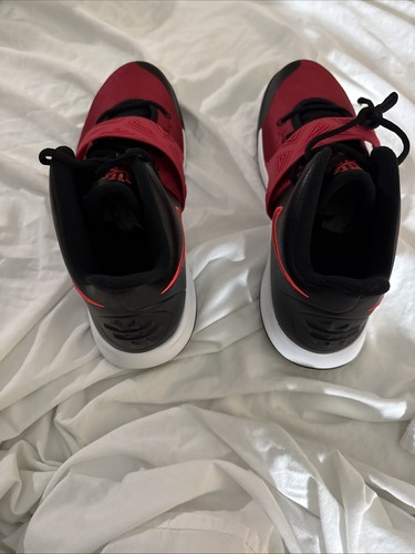 Kyrie Flytrap 3 University Red - Picture 8 of 15