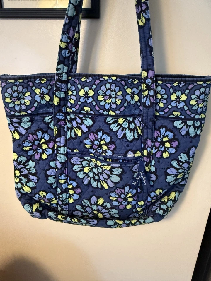 Vera Bradley Tote Indigo Pop Toggle Closure Blue Flower Book Shoulder Beach Bag - Image 4 of 4
