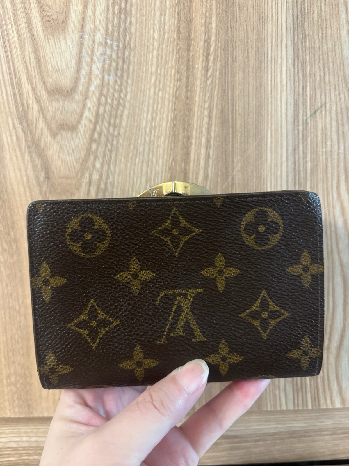 Auth Louis Vuitton monogram Kiss-lock Wallet