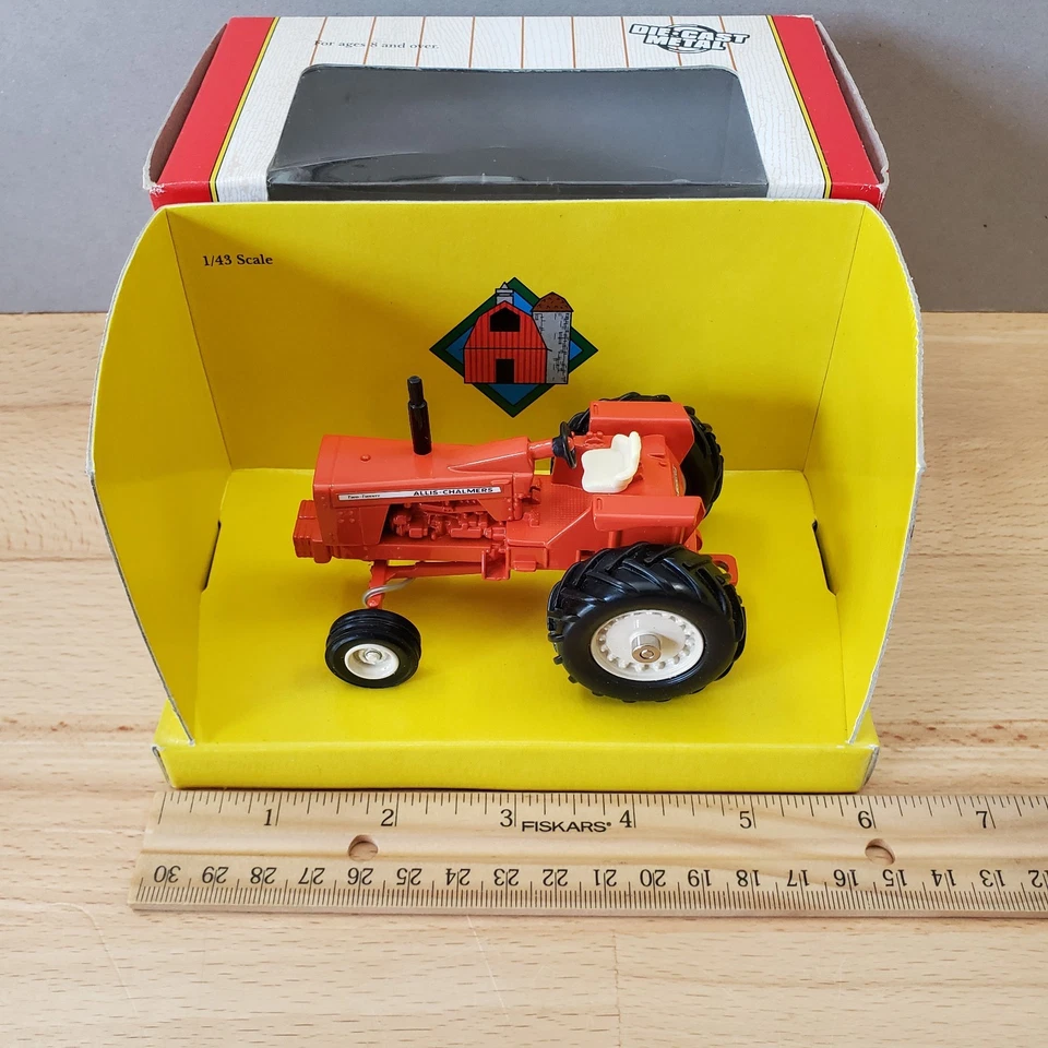 Ertl Allis-Chalmers Two-Twenty Tractor Farm Classics Diecast 1:43 - Image 2 of 4