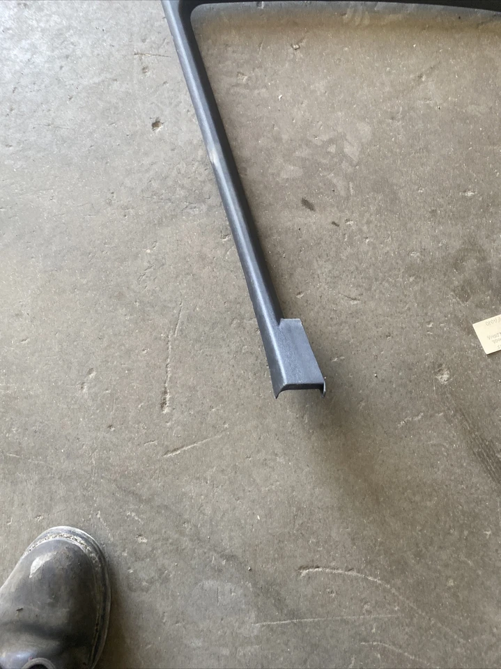 Moldura ventana puerta delantera izquierda Infiniti M35 M45 06-10 802D5-EG010 Foto 2 de 4