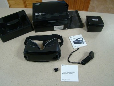 Samsung Gear VR Virtual Reality Headset with Controller Untested