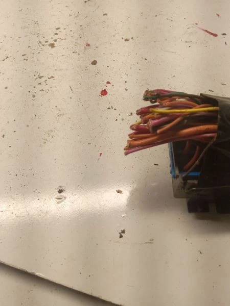 Motor caja de fusibles VIN con octavo dígito compatible con furgoneta 00-02 Express 1500 1124082 Foto 2 de 4