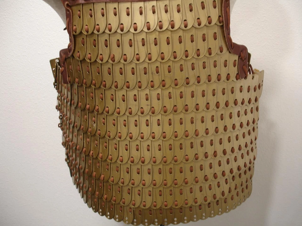 Hombre L XL Hecho a Mano Plástico Cuero Chaleco Medieval Renacimiento Gladiador Disfraz Foto 3 de 4