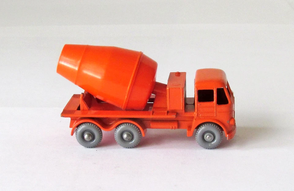 Vintage Lesney Matchbox #26 Foden Cement Mixer Truck Gray Wheel NEAR MINT 1961 - Image 3 of 4