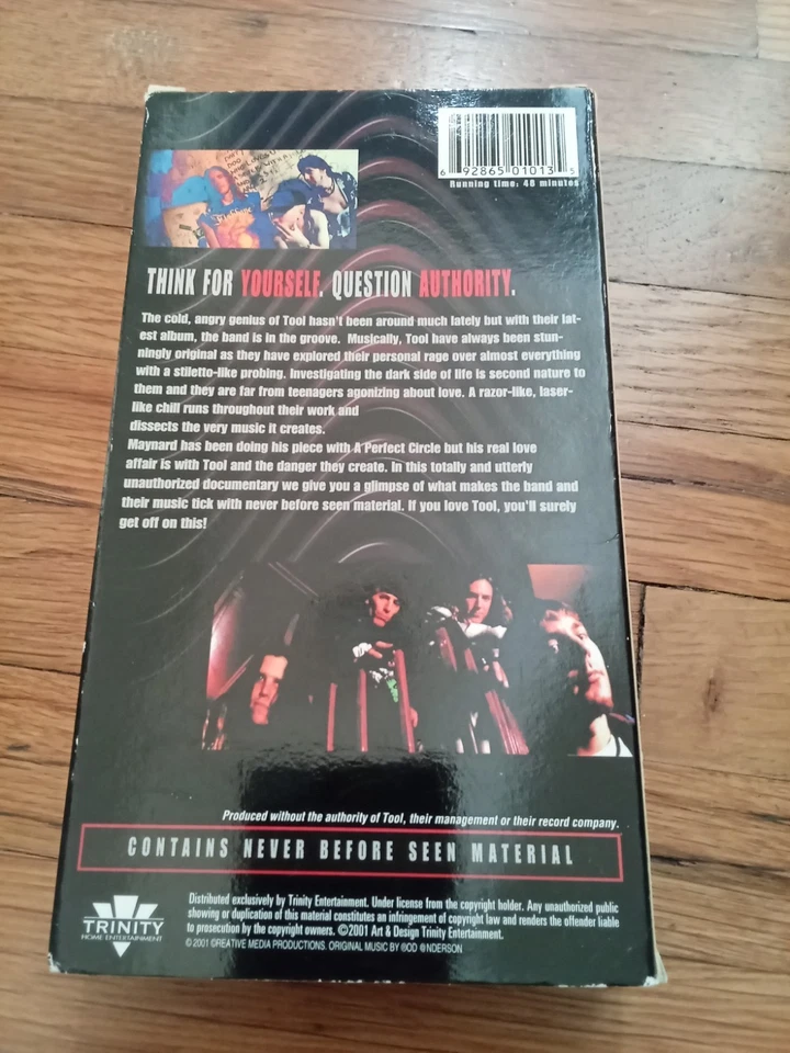 Инструментальная группа видеокассеты несанкционированная биография тоология музыка 2001 хард-рок металл б/у в отличном состоянии - Изображение 2 из 4