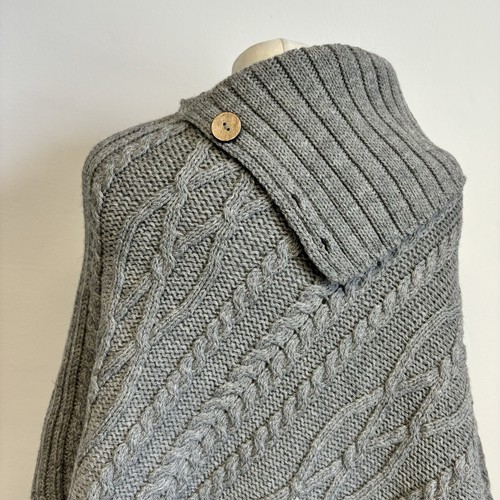 House Of Bruar Wool Poncho Size Large Grey Aran Cable Knit 100% Wool Layering - Picture 8 of 10