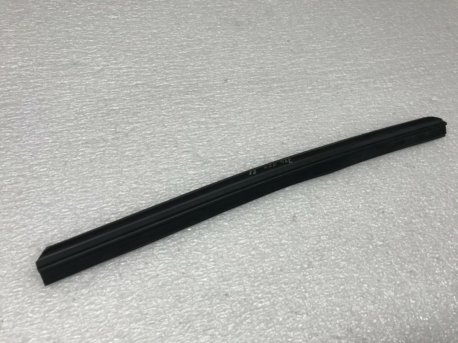 LAMBORGHINI MURCIELAGO LP640 DOOR CHANNEL SEAL GASKET OEM 418837977