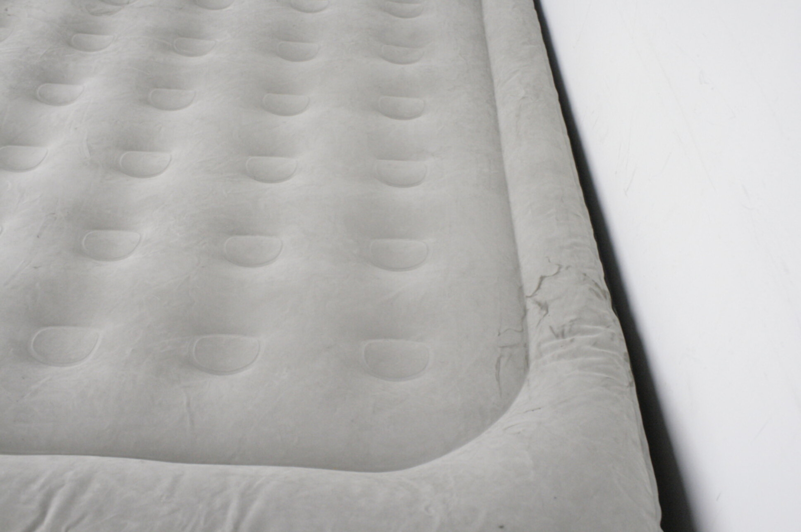 SEE NOTES King Koil 29170 Luxury Air Mattress Queen w Built In Pump 20 In Queen 817442020110 eBay