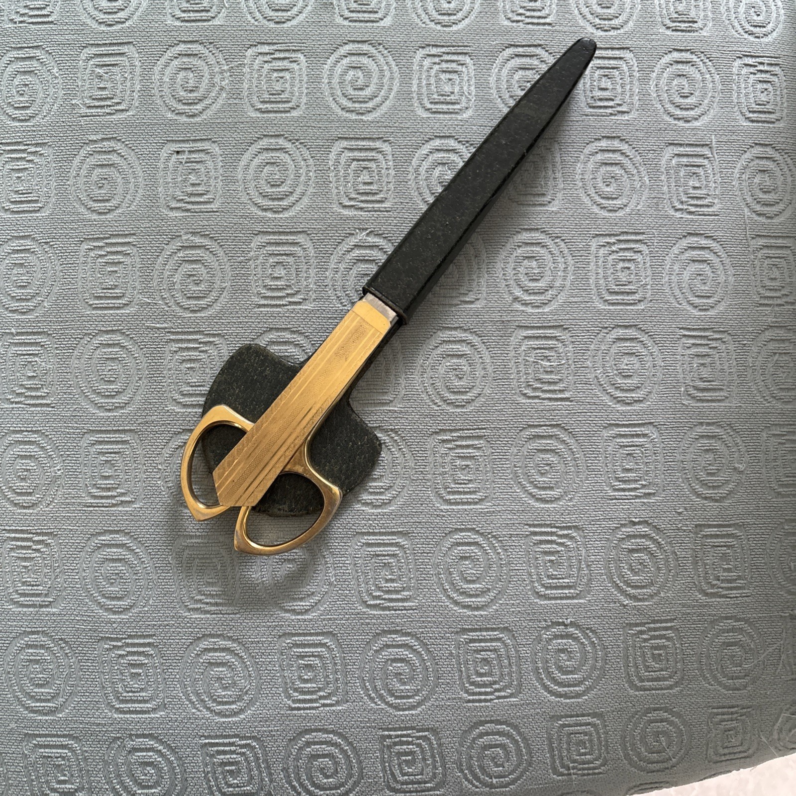 VINTAGE THREE PIECE SCISSOR AND LETTER OPENER LEATHER CASE DESK SET italy 