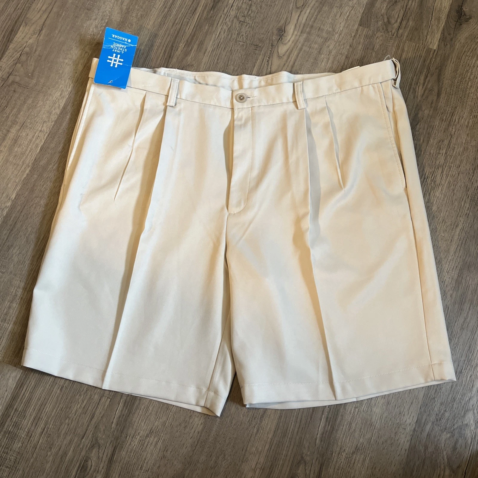 NEW Haggar Shorts Mens 44 Cool 18 Cream Pleated Expandable Waist Quick Dry UPF