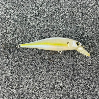 Lucky Craft Pointer 65 SP Suspending Jerkbait 2.5'' 3/16oz - Chartreuse Shad