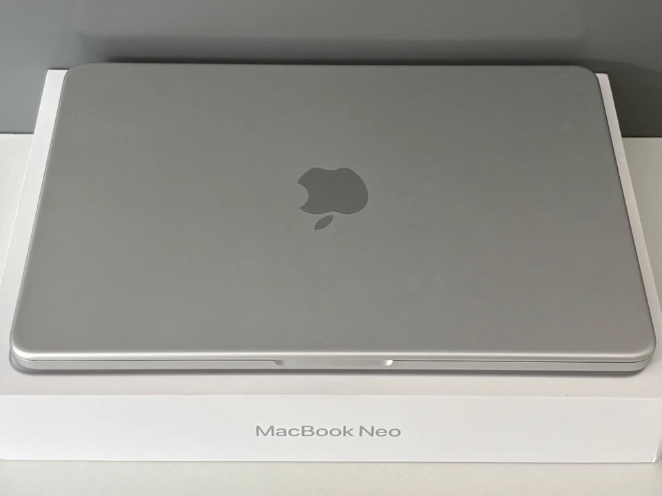 Apple MacBook Neo 13in Silver 8GB RAM 512GB SSD Touch ID 2026, photo 2 of 5