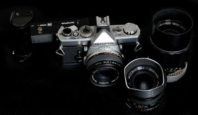 Olympus OM 1-Set Spiegelreflex analog Body+50/1,8+135/2,8+24/2+BLITZSCHUHE