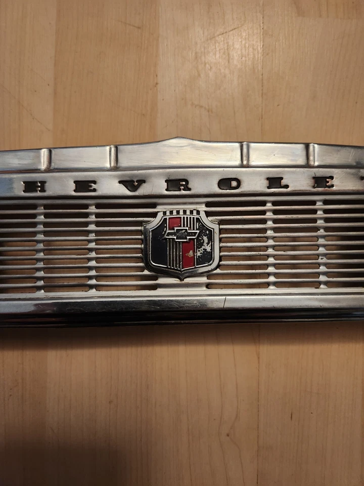 Chevy Special Deluxe 1942 moldura de tablero central/cubierta de rejilla de altavoz de radio Foto 4 de 4