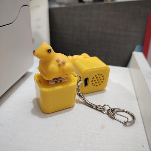 Lizard Button Keychain Sound Fidget Toy, Fun Keychain with Light Stress Relief - Picture 9 of 12