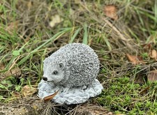 Frostfeste Steinfigur Igel Little Ferdi Gartenfigur Steinguss Igelchen 14 cm