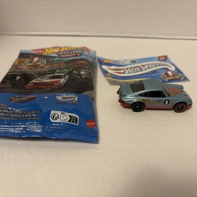 RARE Hotwheels CHASE ERROR CAR #1, 2025 Mystery Model Porsche Mismatched Wheels