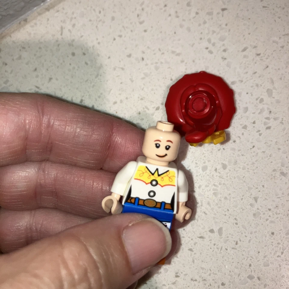 LEGO Toy Story 4 RV Vacation, (10769) - Minifigura de Jessie Foto 4 de 4