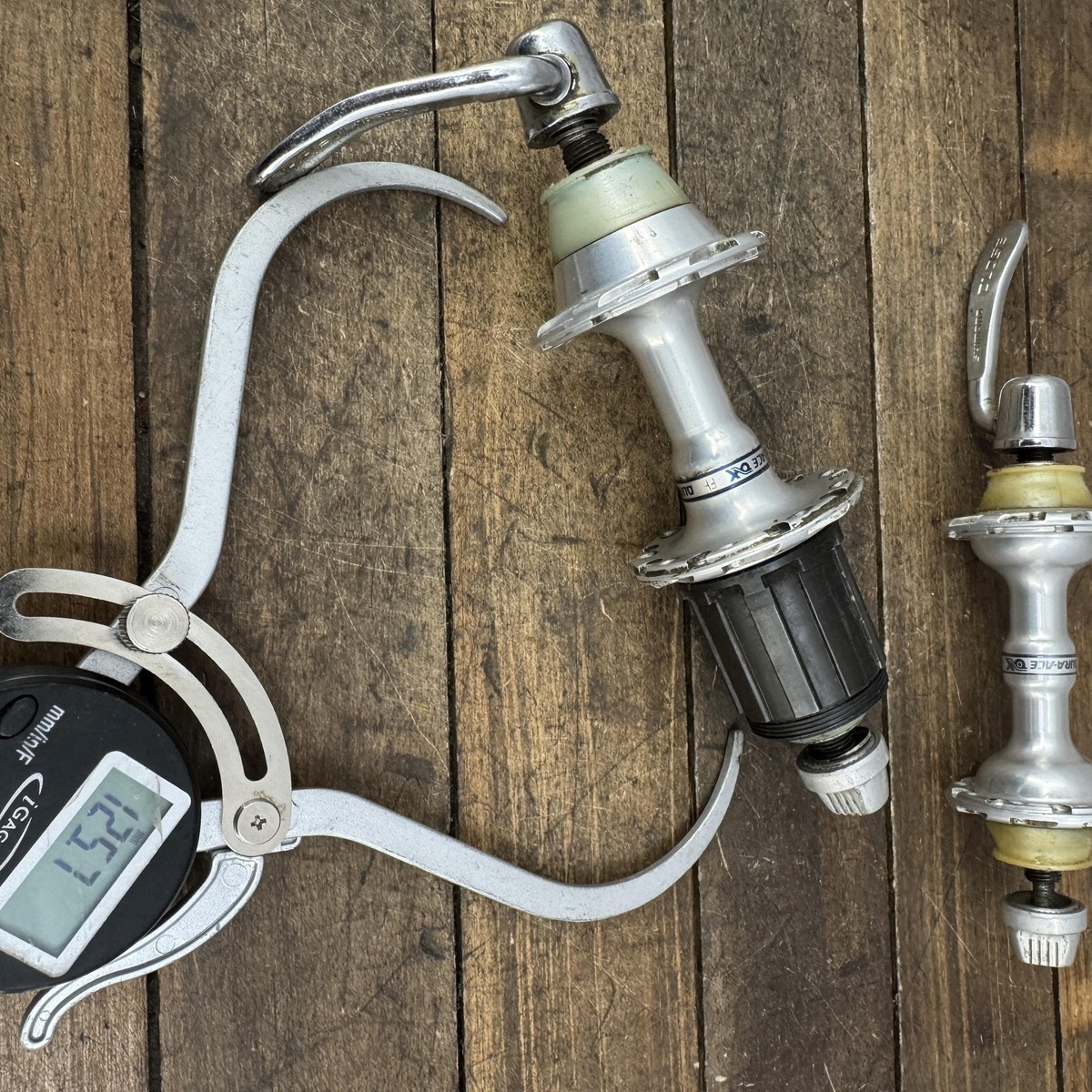 Vintage Shimano Dura-Ace AX Hub Set 7300 Aero 1980s Road Bike