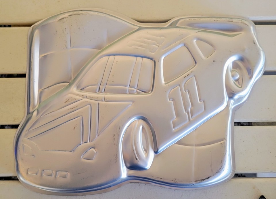 Retro Racing Checkers Vintage 1997 Wilton #11 Race Car/Checker Flag Cake Pan Aluminum #2105 ...