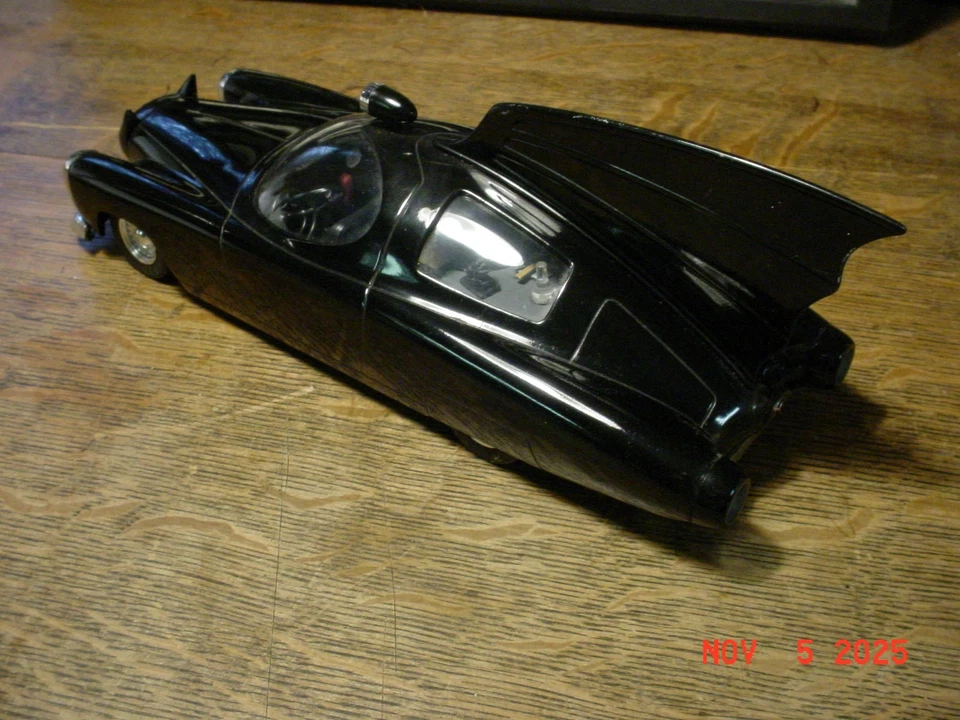 Johnny Lightning 1950's DC Comics Batmobile 1/24 Diecast Model Uprm1 - Image 3 of 4