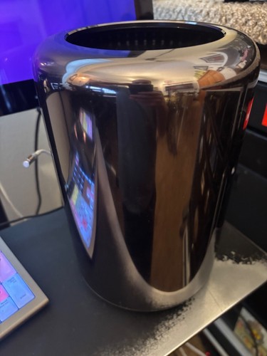 Apple Mac Pro 2013 Quad Core Xeon E5 3.7Ghz 64GB RAM SSD GC 2x Graphic car - Bild 8 von 12
