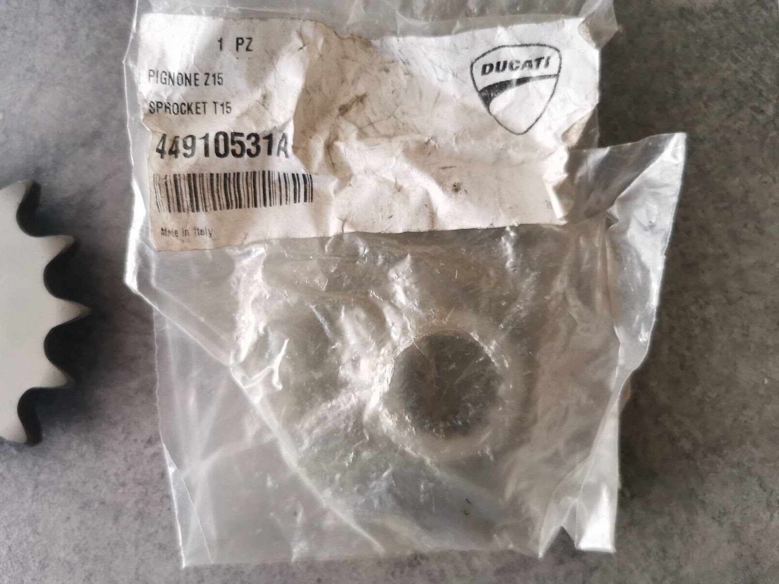 Pignon 15 dents pas 525 pour Entretien Kit Chaîne Ducati Diavel et Monster 44910531A