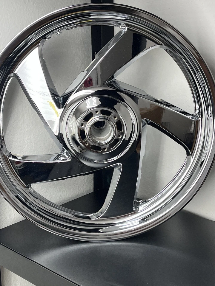 RUEDA DELANTERA CROMADA HONDA 2001-17 GL1800 GOLDWING 44650-MCA-305 OEM DIRECTA Foto 3 de 4