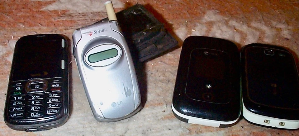 Used 4 CELL PHONES -- Sprint LG - Consumer Cellular Easy Doro -- FLIP -- Working - Image 2 of 4