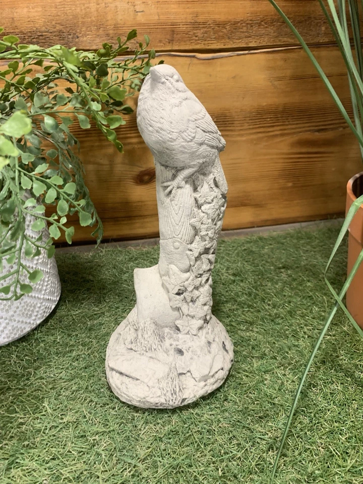 STONE GARDEN ROBIN BIRD ON A SHOVEL STATUE ORNAMENT  - Image 2 of 4
