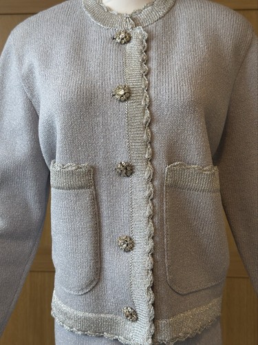 Carolina Herrera Knit Skirt Suit Set US6 Blue Silver Trim Crystal Buttons - Picture 8 of 23