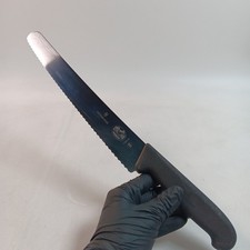 Victorinox 5.2933.26- 10 1/4" Curved Serrated Bread Knife with Fibrox Handle