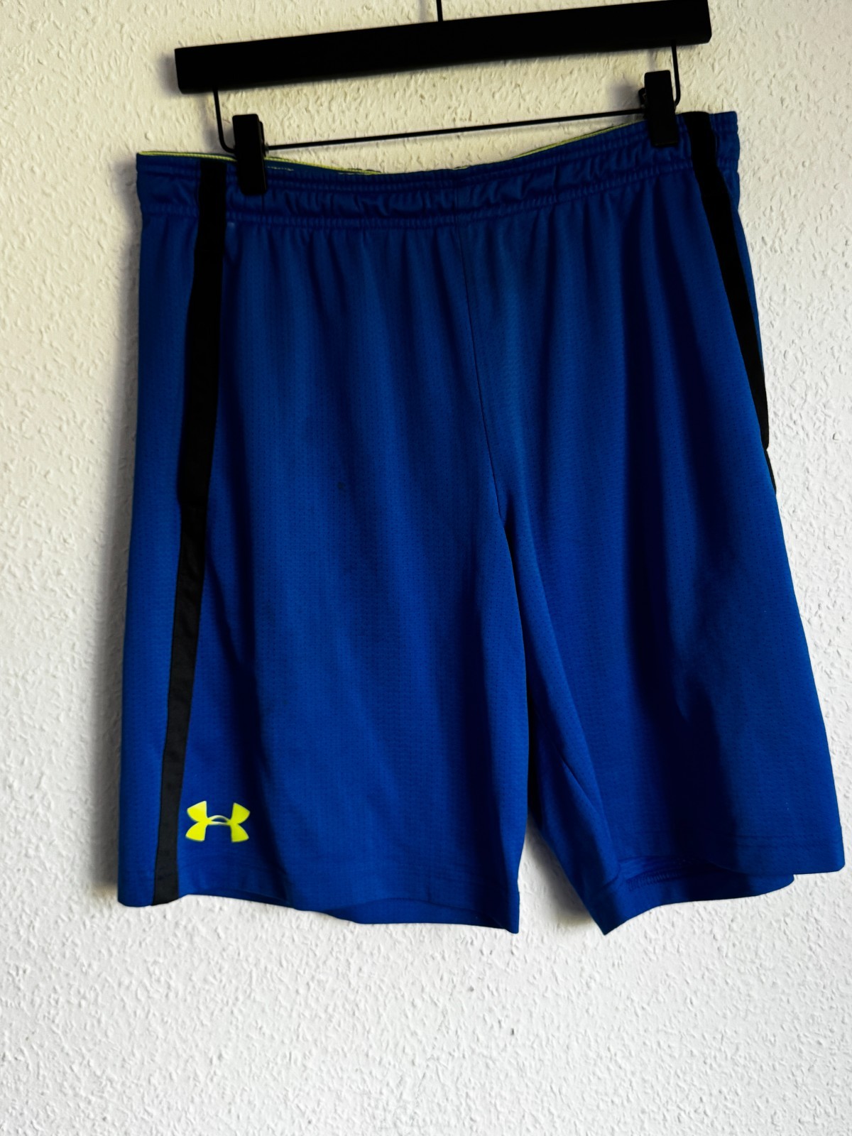 Under Armour Men's Loose Fit Training Shorts - Royal Blue/Lime - Size Large image 3
