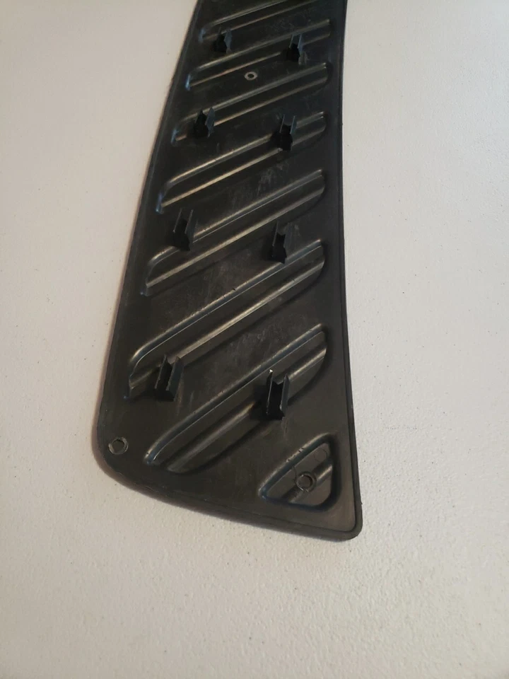 2002-2009 Envoy XL GMC para-choque traseiro centro almofada de degrau 12335704 GM FABRICANTE DE EQUIPAMENTO ORIGINAL - Imagem 4 de 4