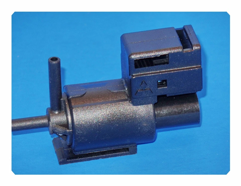Válvula de control de vacío (solenoide de control de recirculación de gases de escape VCV se adapta a: Mazda Foto 2 de 4