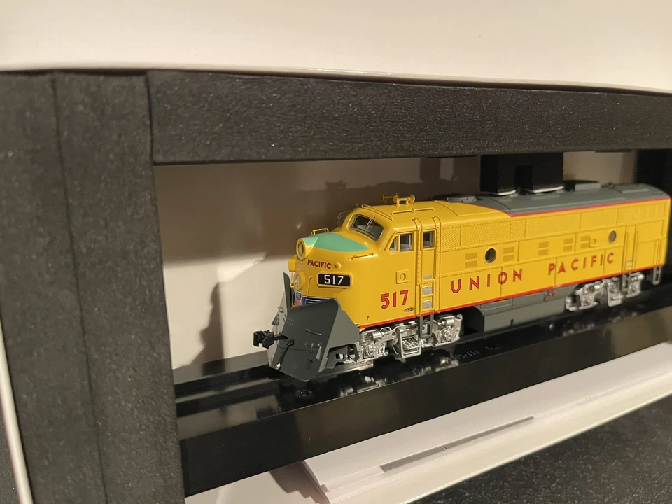Bowser Executive Line HO Scale Union Pacific F9AM + F3B #517 & #522 w DCC & Snd - Image 4 of 4