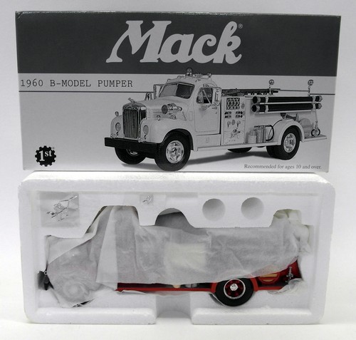 1st Gear 1/34 Scale - 19-2247 1960 Mack B-Model Pumper Newark F.D - Picture 4 of 4