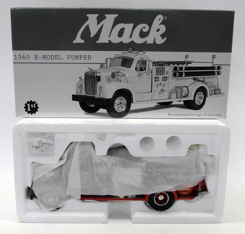 1st Gear 1/34 Scale - 19-2247 1960 Mack B-Model Pumper Newark F.D - Image 4 of 4