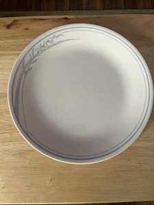 Corelle Corning Blue Lily Blue Floral/Cream Background Dinner Plate 